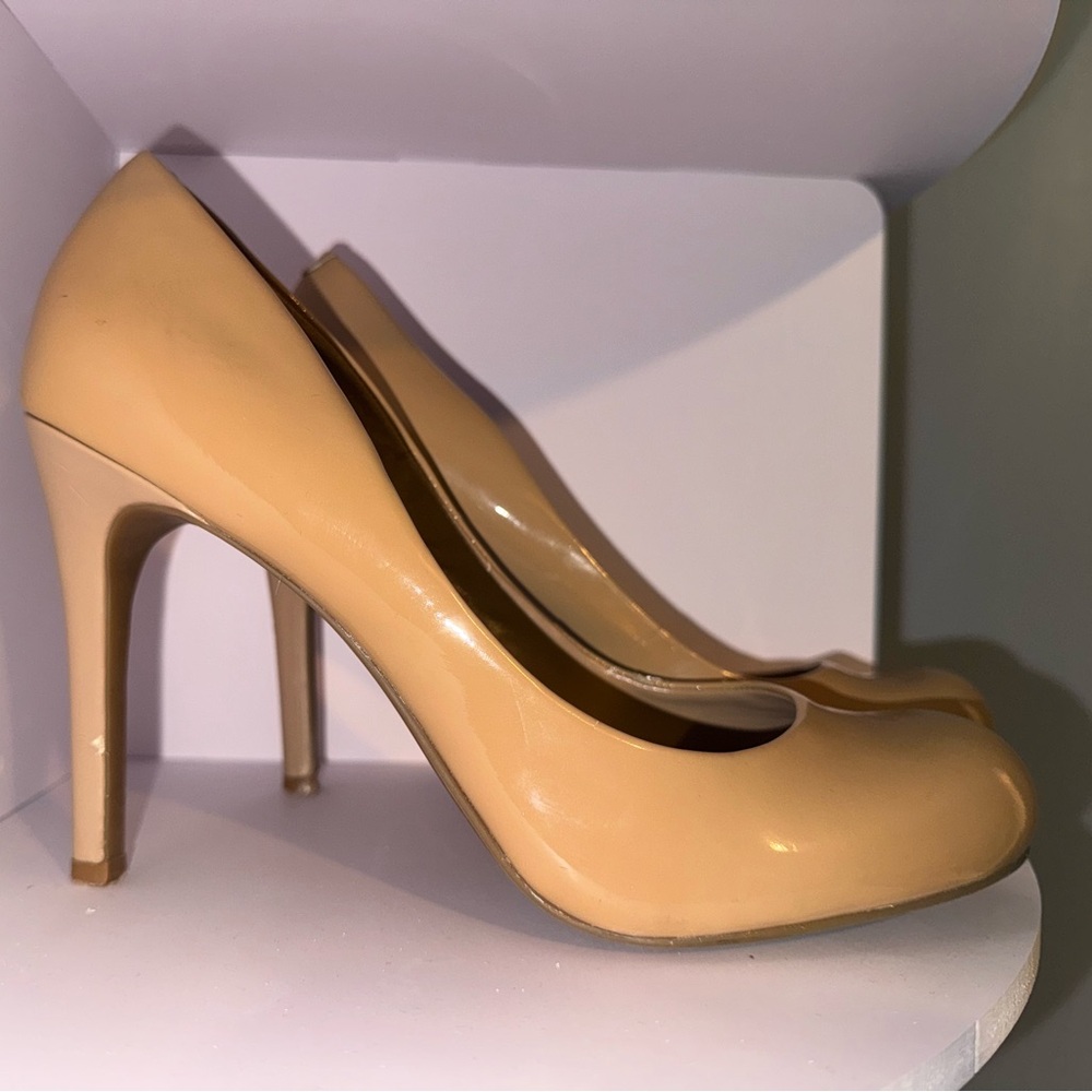 Jessica Simpson round toe heels stilettos